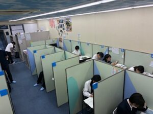 学習塾イノセント荒木教室　定期テスト対策会の様子