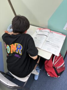 学習塾イノセント荒木教室　小学生　英語の授業風景