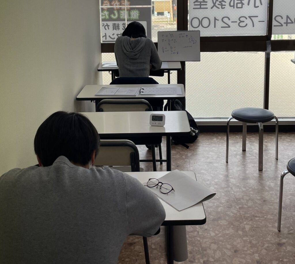 【小郡市の学習塾】イノセント小郡教室｜冬期講習の様子をご紹介