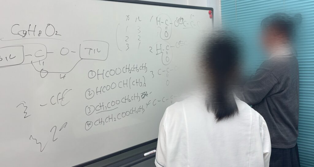 【縦も横もぜんぶ大事！】憧れと刺激があふれる学習空間